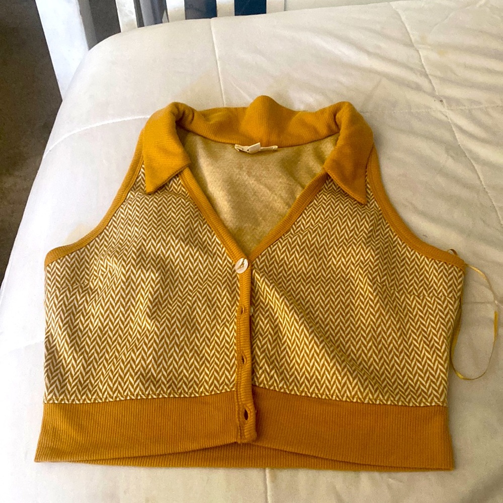 Mustard golf tee
